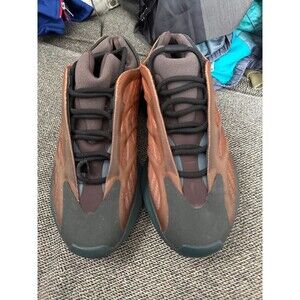 Men’s 9 Adidas Yeezy 700 V3 "Copper Fade" sneakers